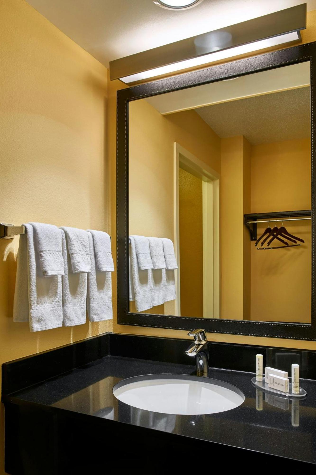 Fairfield Broadway At The Beach Hotel 3*